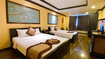 Suite con vistas a la ciudad — Ipeace Hotel - Bùi Viện Walking Street